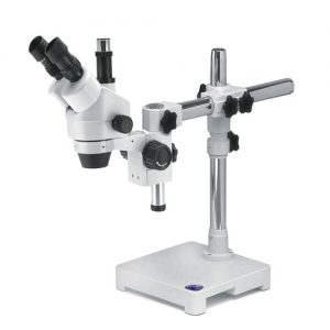 Optický trinokulárny mikroskop
